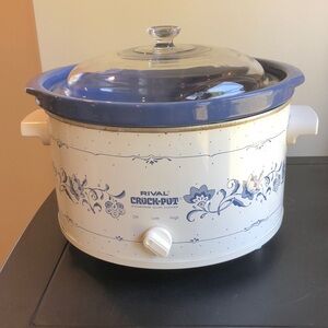 RIVAL Crock Pot - Vintage 1980’s Blue and White - 4 QT
